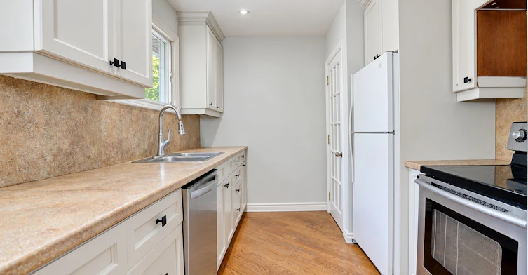 Main Flr-1006 Elgin Street, Newmarket, ON, L3Y 3C1 - 11