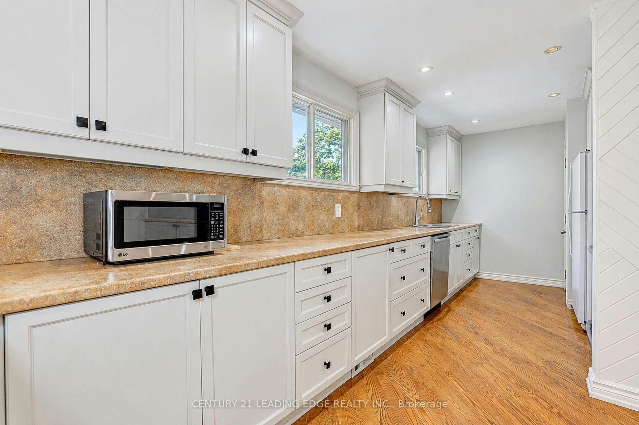 Main Flr-1006 Elgin Street, Newmarket, ON, L3Y 3C1 - 10