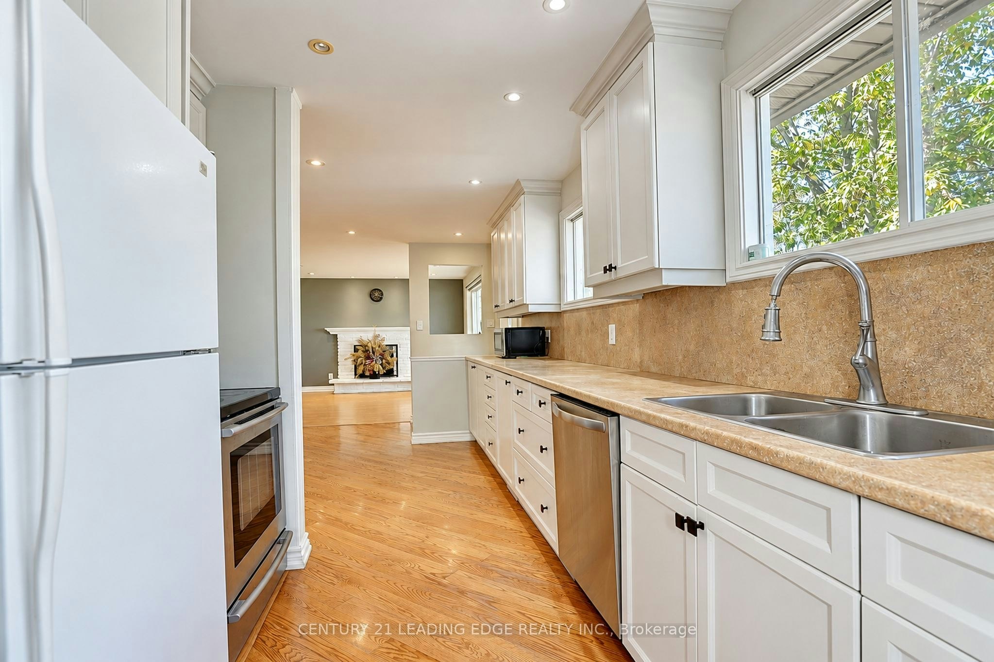 Main Flr-1006 Elgin Street, Newmarket, ON, L3Y 3C1 - 13