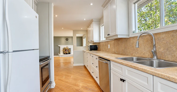 Main Flr-1006 Elgin Street, Newmarket, ON, L3Y 3C1 - 13
