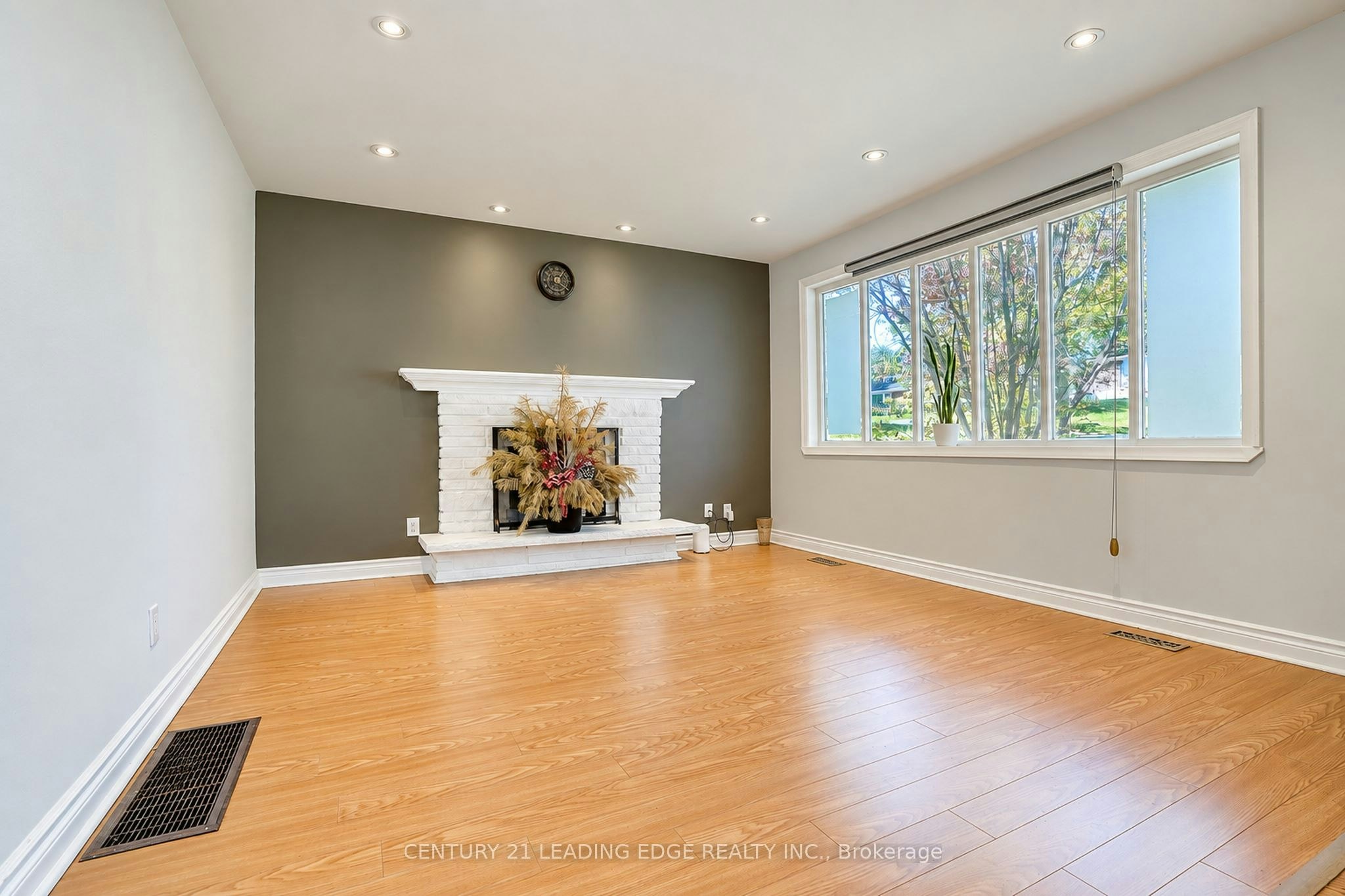 Main Flr-1006 Elgin Street, Newmarket, ON, L3Y 3C1 - 17