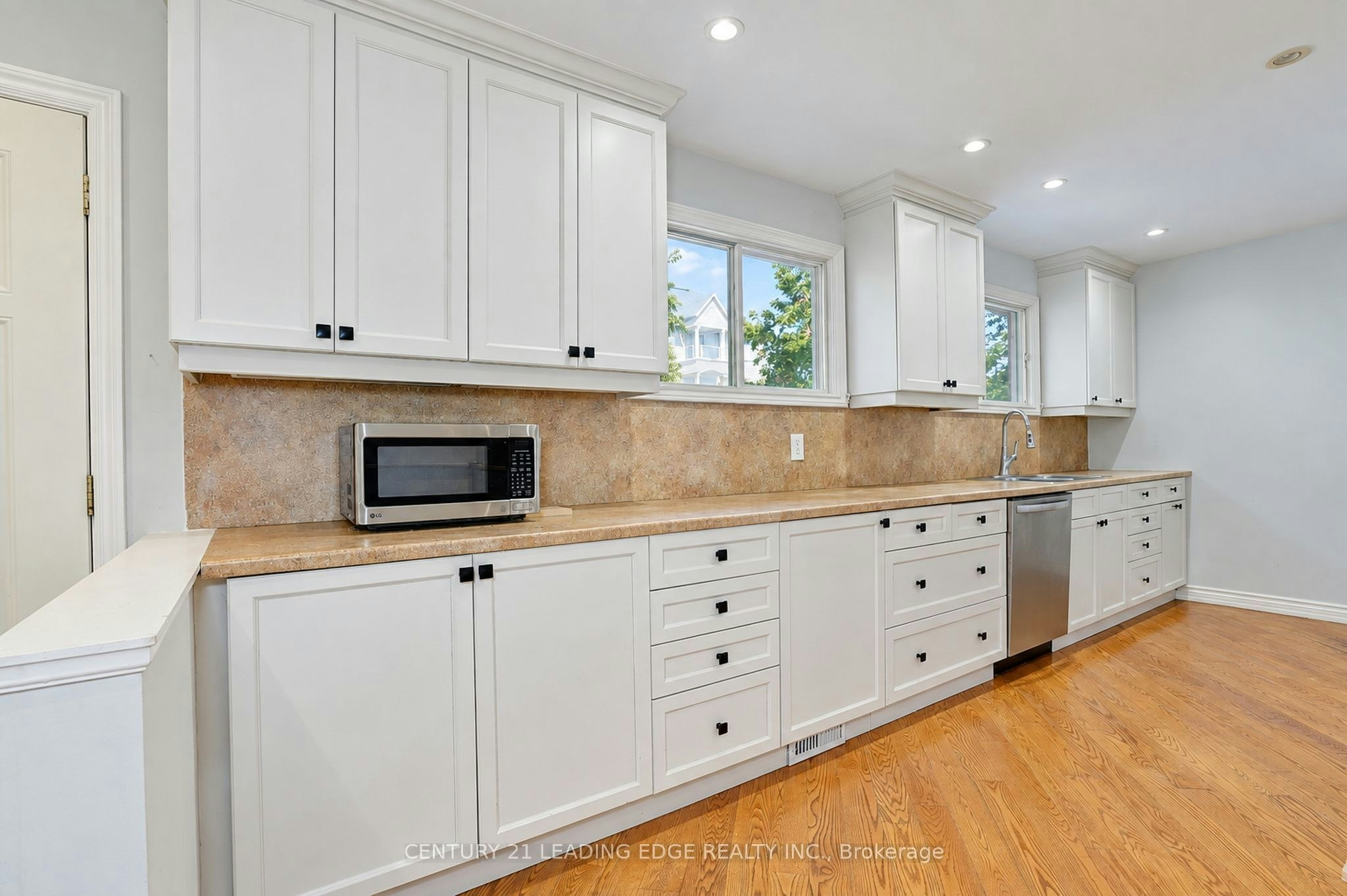 Main Flr-1006 Elgin Street, Newmarket, ON, L3Y 3C1 - 9
