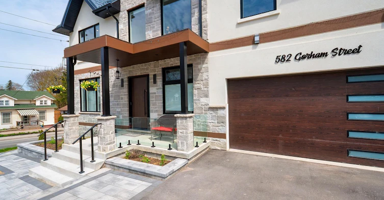 582 Gorham Street, Newmarket, ON, L3Y 1L3 - 2