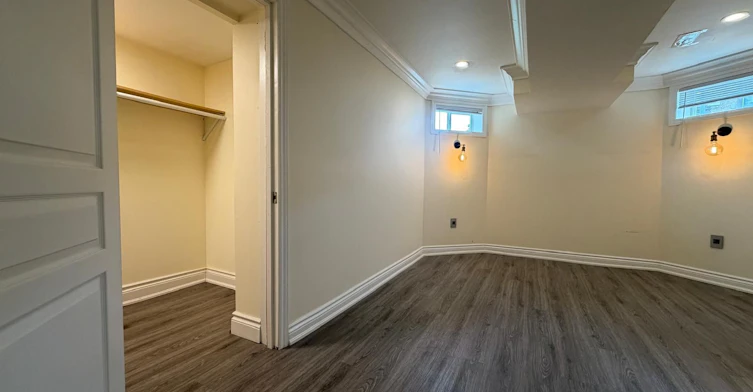 Lower Level-113B Timna Crescent, Vaughan, ON, L6A 0X2 - 14