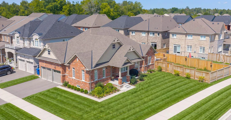 2 Cliff Thompson Court, Georgina, ON, L0E 1R0