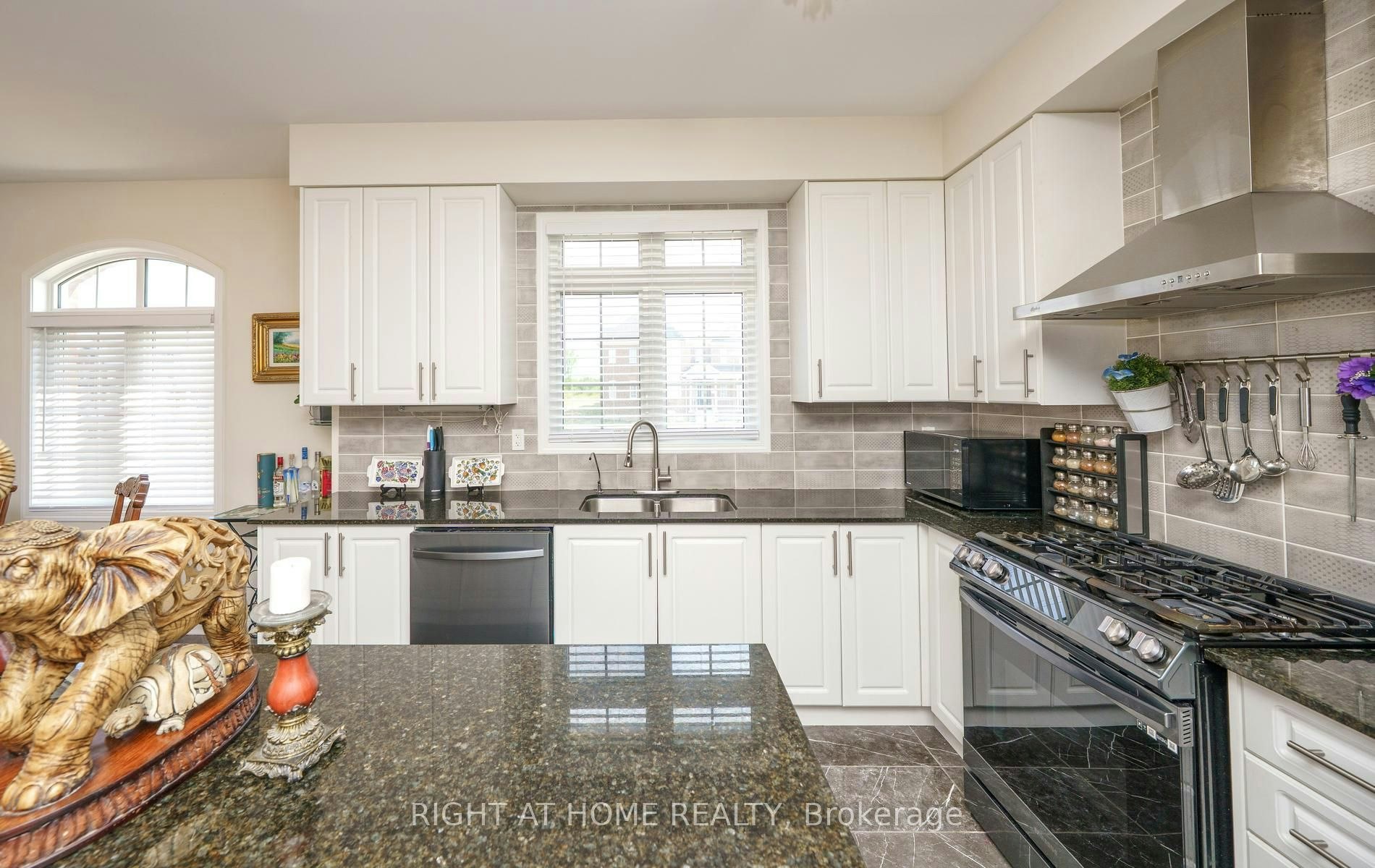 2 Cliff Thompson Court, Georgina, ON, L0E 1R0 - 8