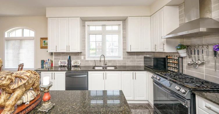 2 Cliff Thompson Court, Georgina, ON, L0E 1R0 - 8