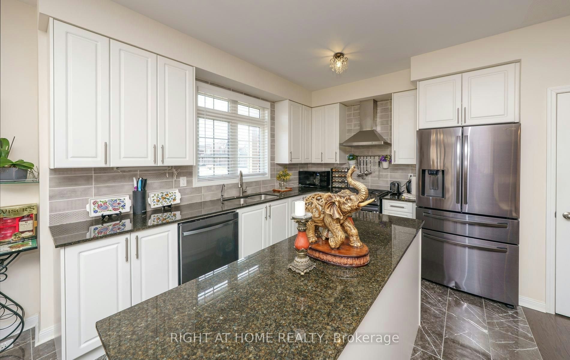 2 Cliff Thompson Court, Georgina, ON, L0E 1R0 - 7