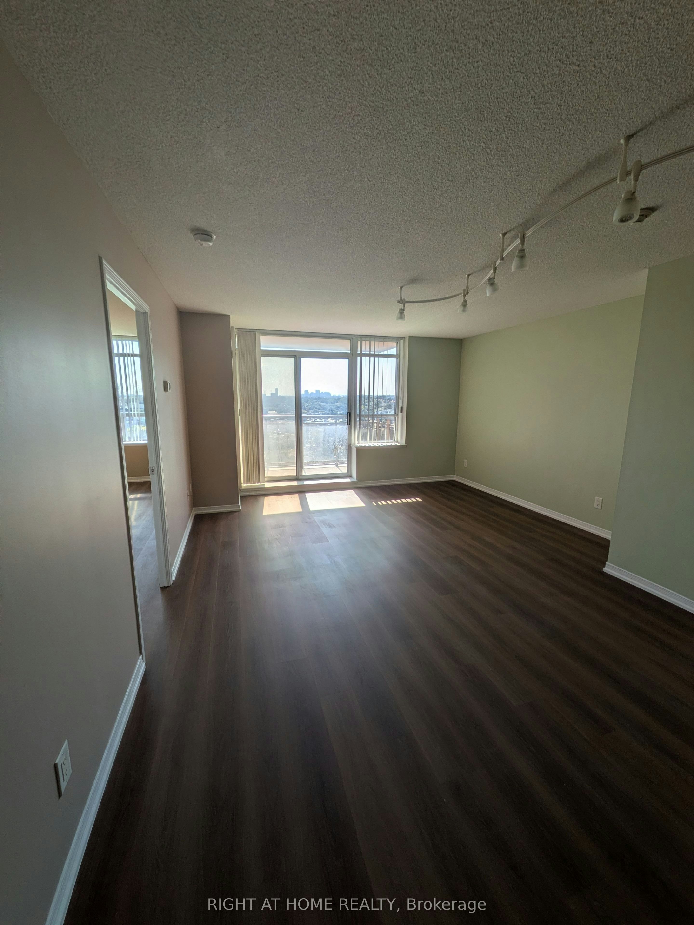 910-75 King William Crescent, Richmond Hill, ON, L4B 0C1 - 2