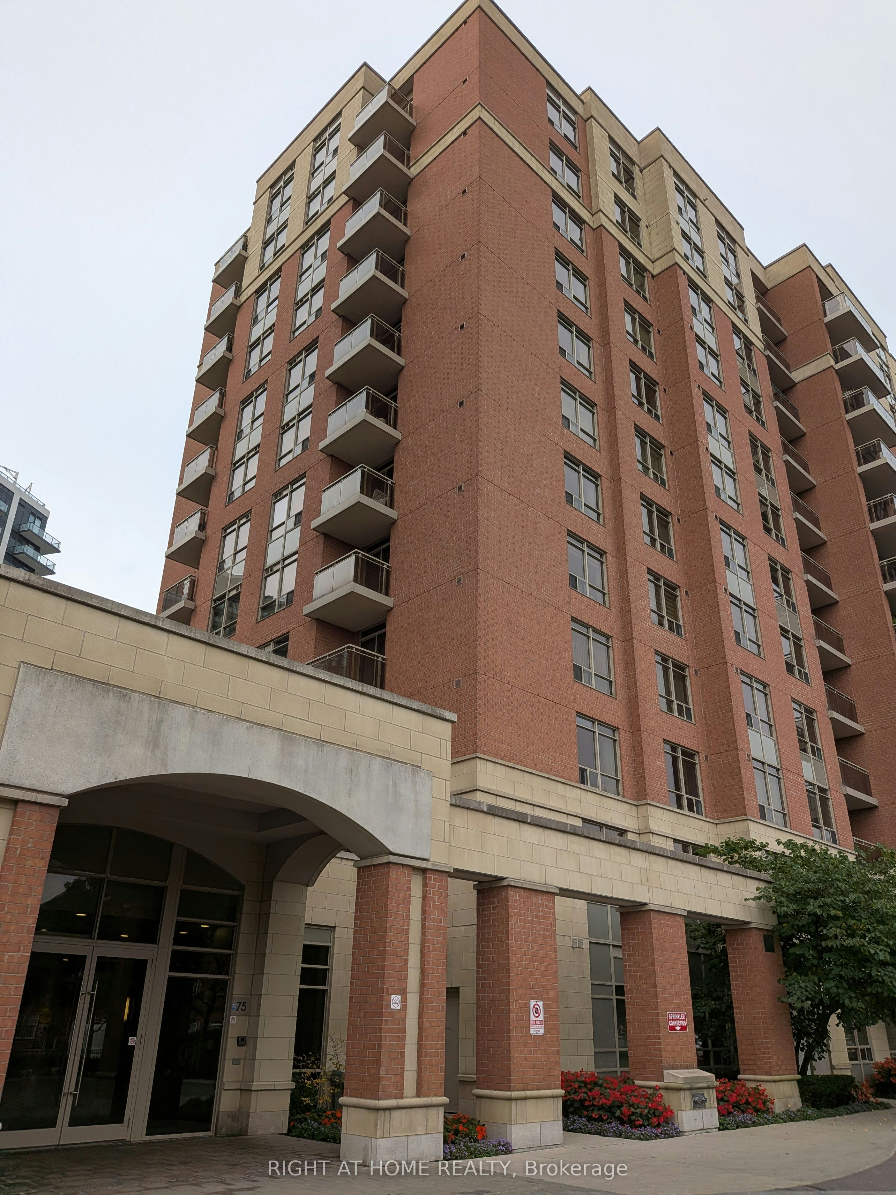 910-75 King William Crescent, Richmond Hill, ON, L4B 0C1