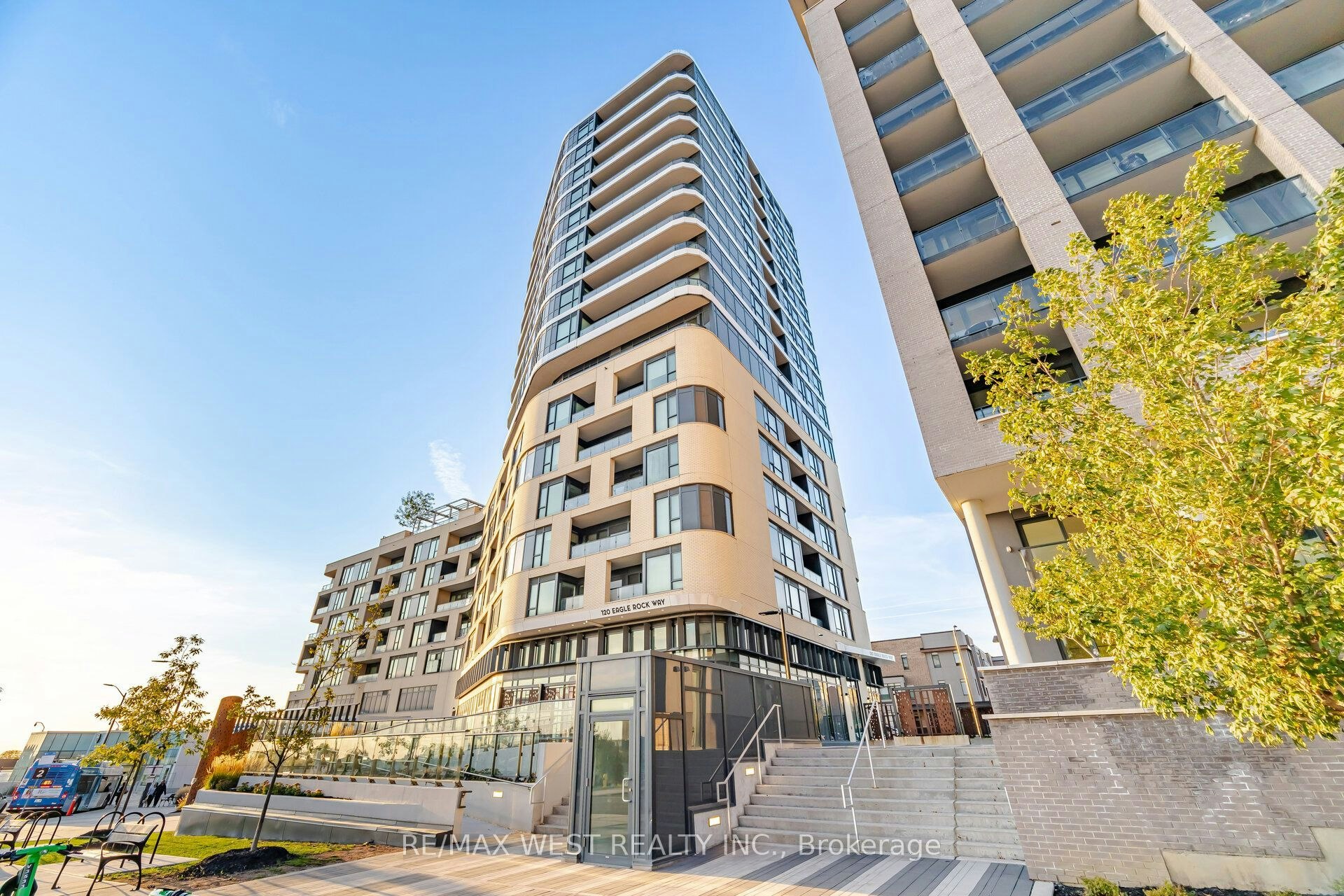 312-120 Eagle Rock Way, Vaughan, ON, L6A 5C2