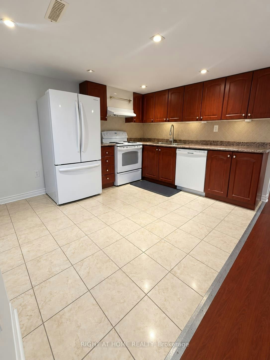 Walkout Basement-23 Lark Crescent, Richmond Hill, ON, L4S 2N1 - 3