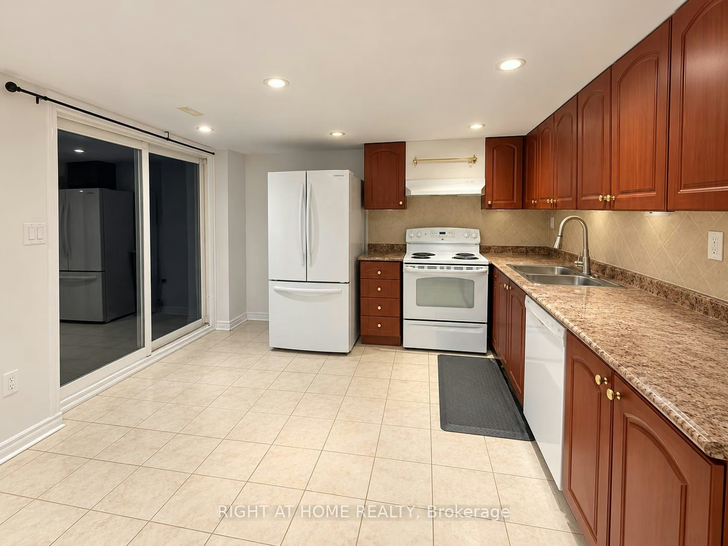 Walkout Basement-23 Lark Crescent, Richmond Hill, ON, L4S 2N1 - 2