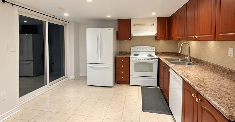Walkout Basement-23 Lark Crescent, Richmond Hill, ON, L4S 2N1 - 2