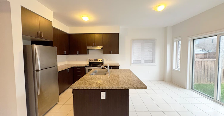1528 Mcroberts Crescent, Innisfil, ON, L9S 0J9 - 3