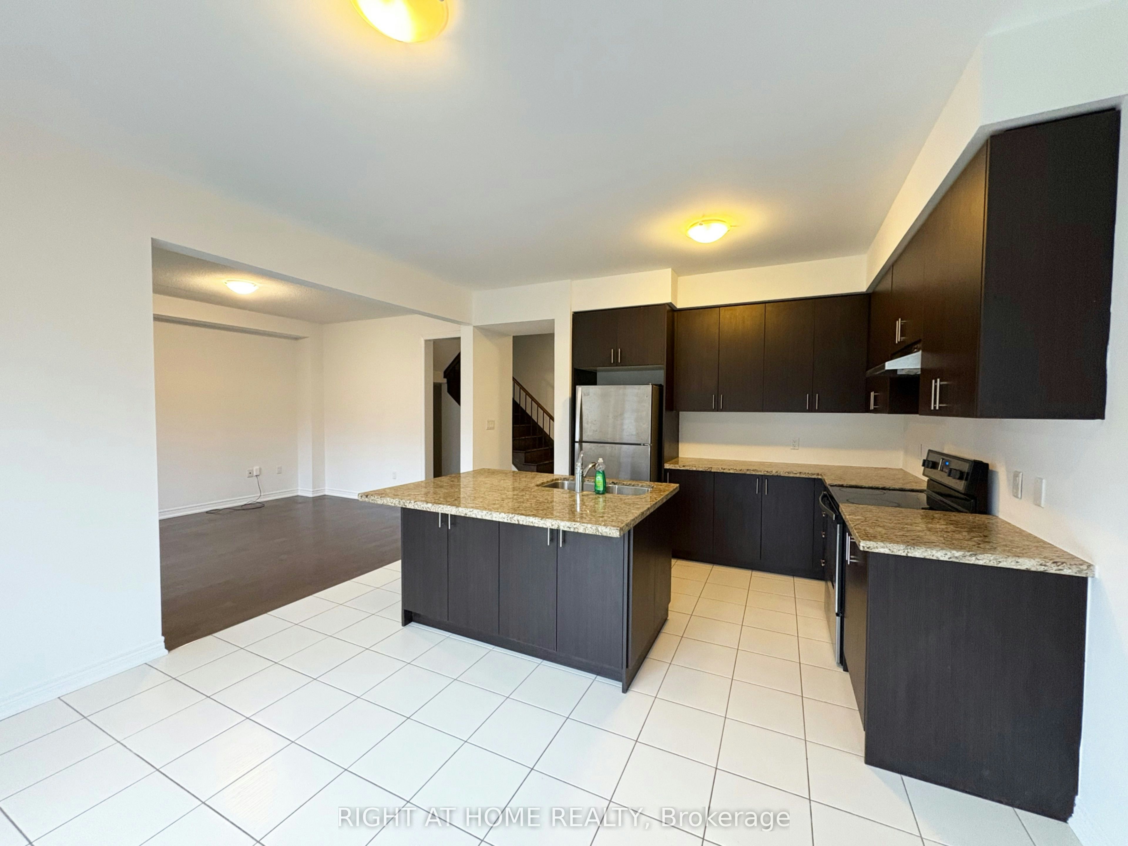 1528 Mcroberts Crescent, Innisfil, ON, L9S 0J9 - 2