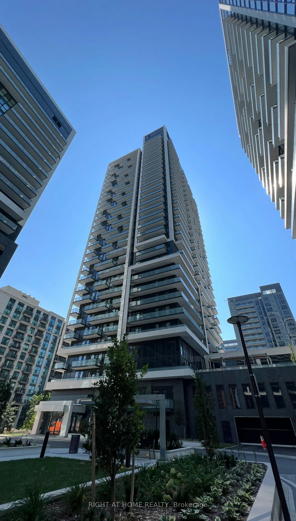 2002-105 Oneida Crescent, Richmond Hill, ON, L4B 0H6 - 2