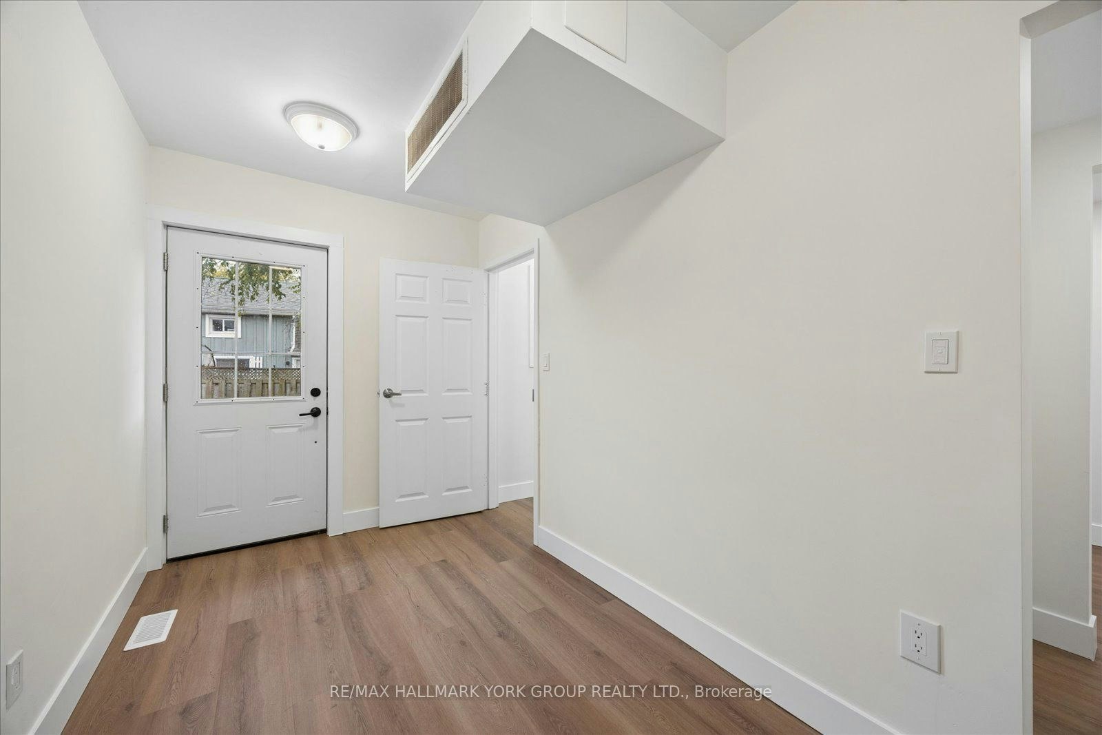 #4-118 High Street, Georgina, ON, L0E 1R0 - 2