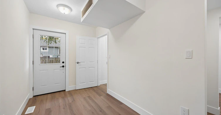 #4-118 High Street, Georgina, ON, L0E 1R0 - 2