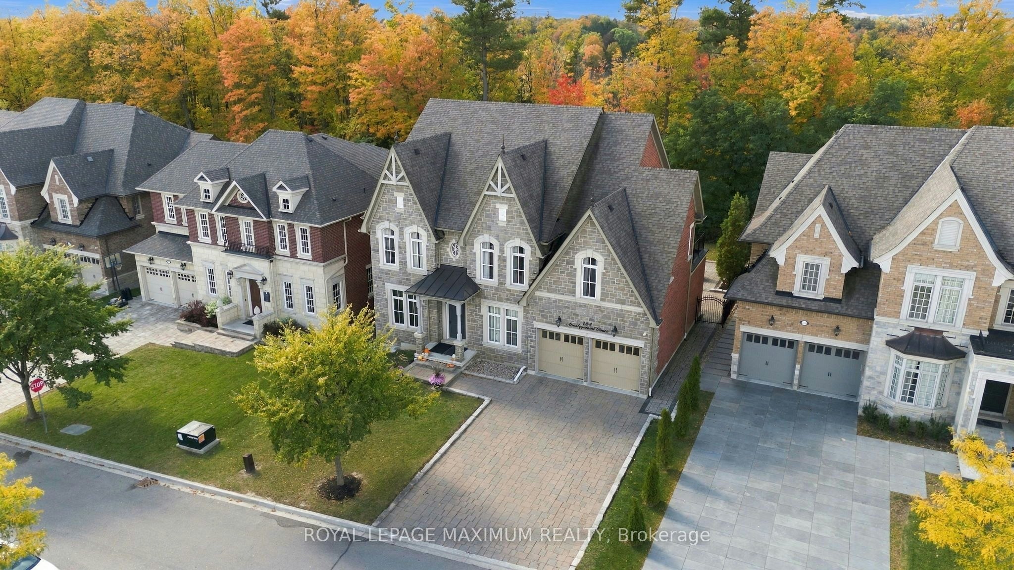 124 Annsleywood Court, Vaughan, ON, L4H 4G6