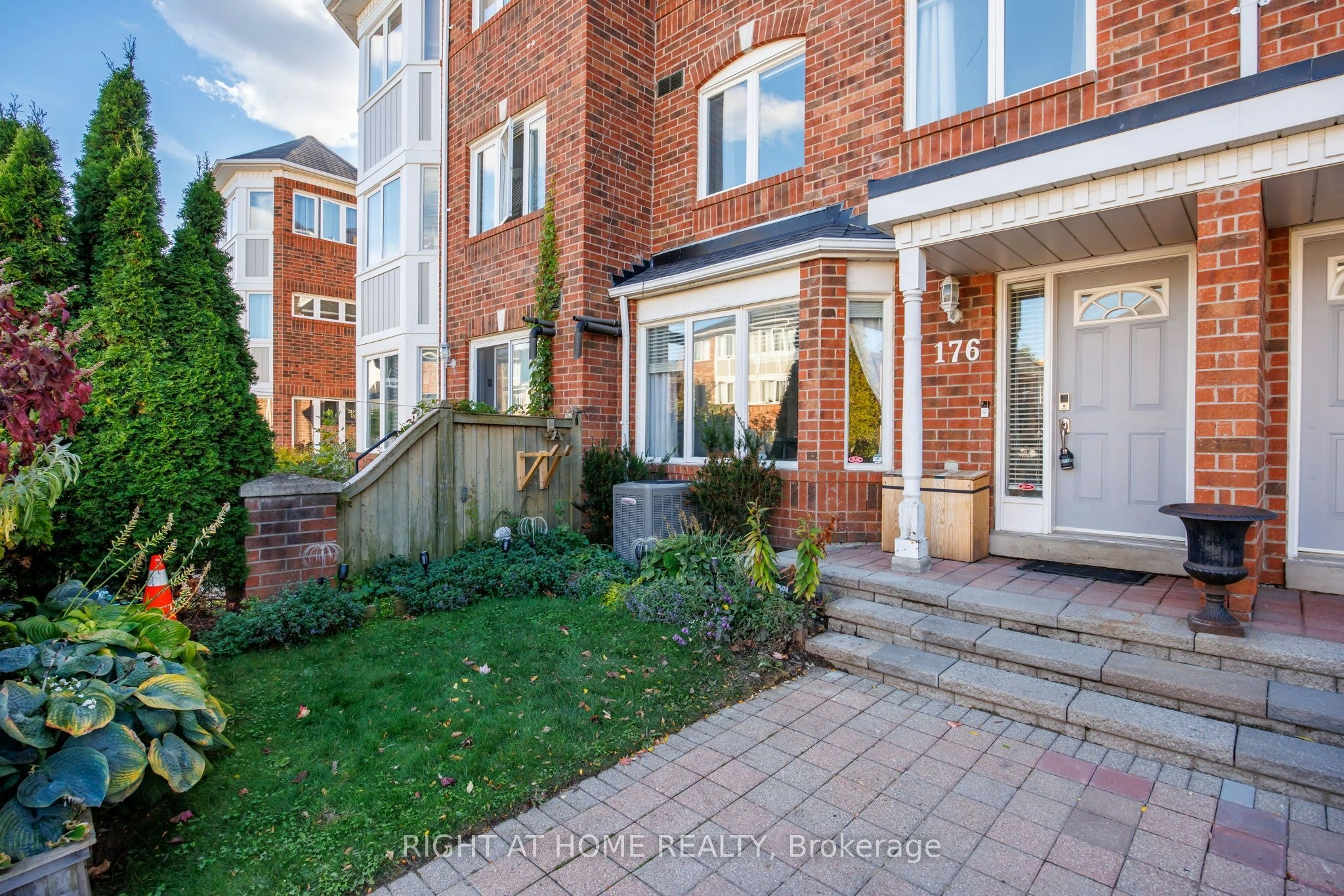 176-18 Clark Avenue W, Vaughan, ON, L4J 8H1 3