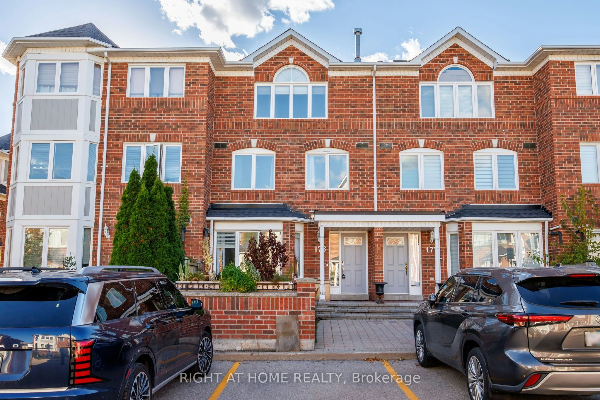 176-18 Clark Avenue W, Vaughan, ON, L4J 8H1 2