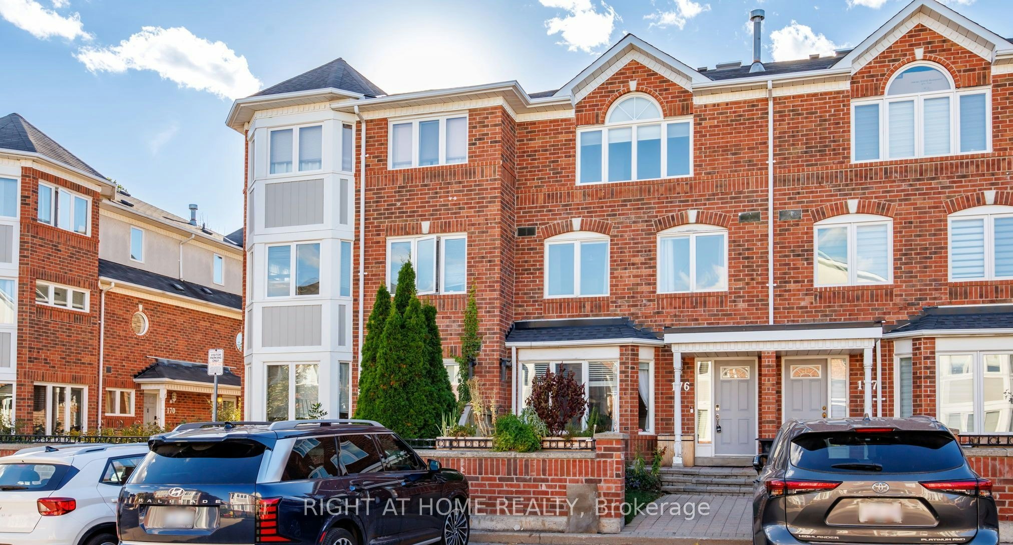 176-18 Clark Avenue W, Vaughan, ON, L4J 8H1 1