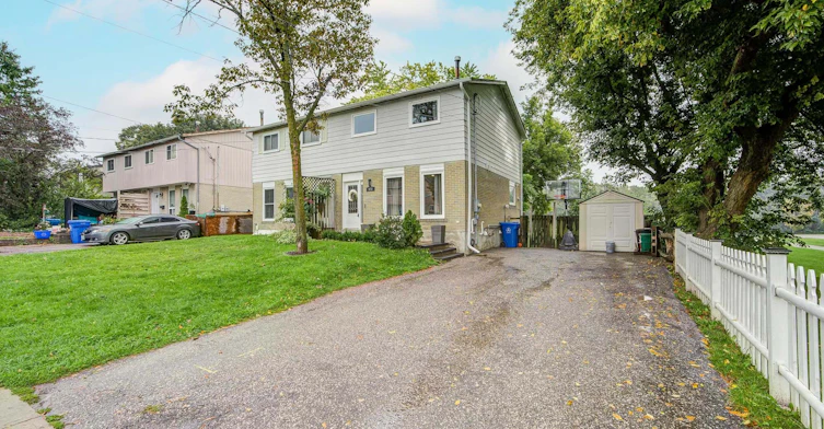 670 Elgin Street, Newmarket, ON, L3Y 3B4