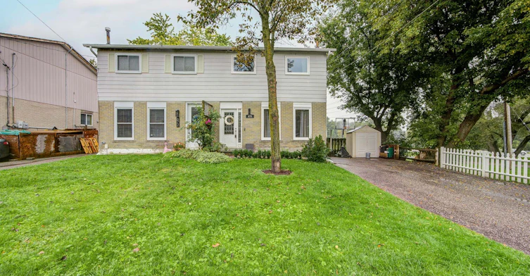 670 Elgin Street, Newmarket, ON, L3Y 3B4 - 3