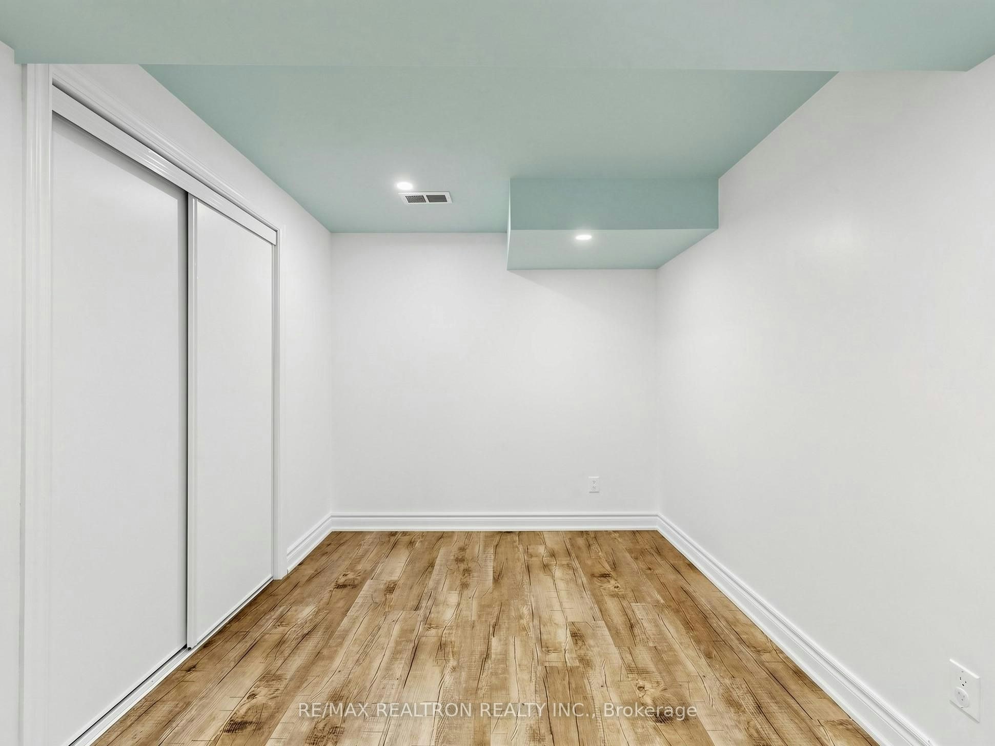 1 Crossroads Drive, Richmond Hill, ON, L4E 5E3 - 43