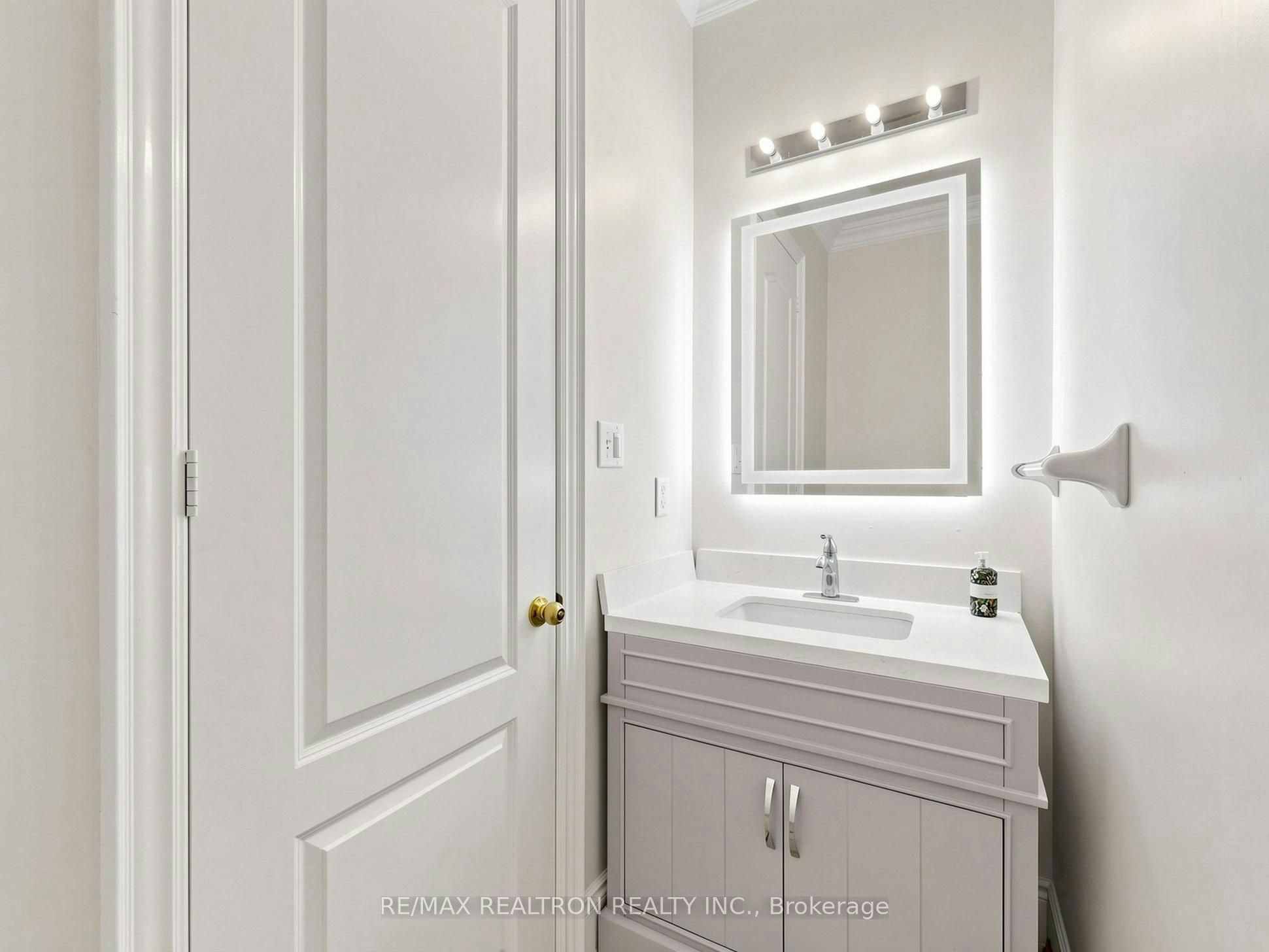 1 Crossroads Drive, Richmond Hill, ON, L4E 5E3 - 26