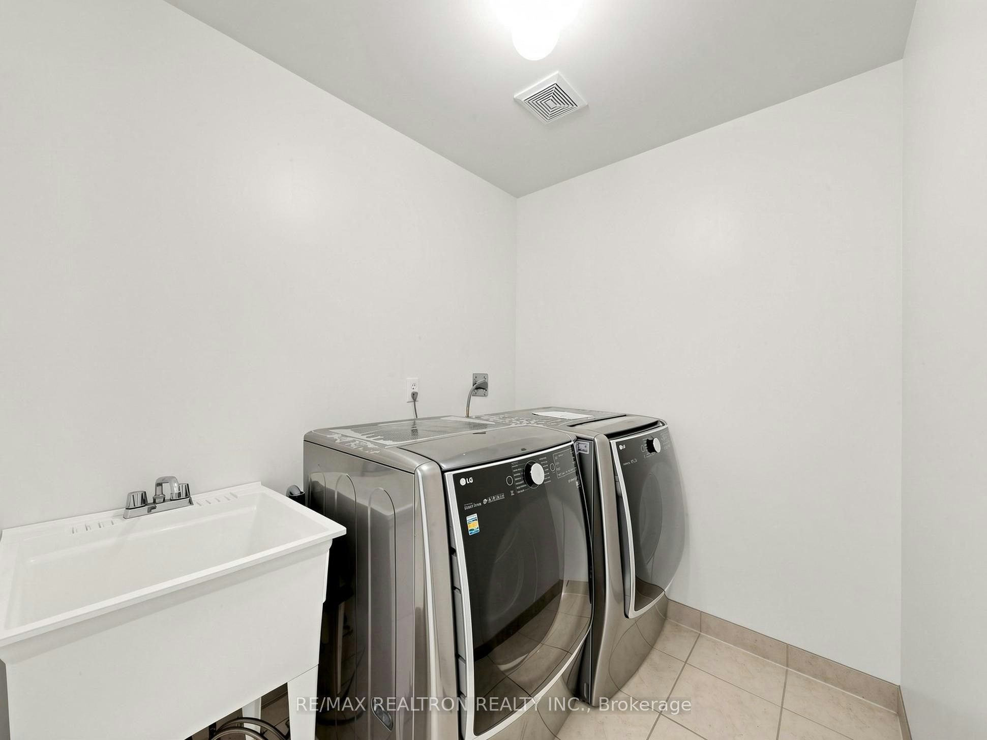 1 Crossroads Drive, Richmond Hill, ON, L4E 5E3 - 46