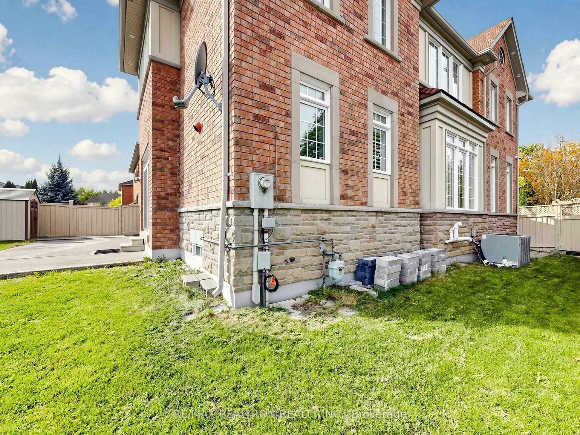 1 Crossroads Drive, Richmond Hill, ON, L4E 5E3 - 49
