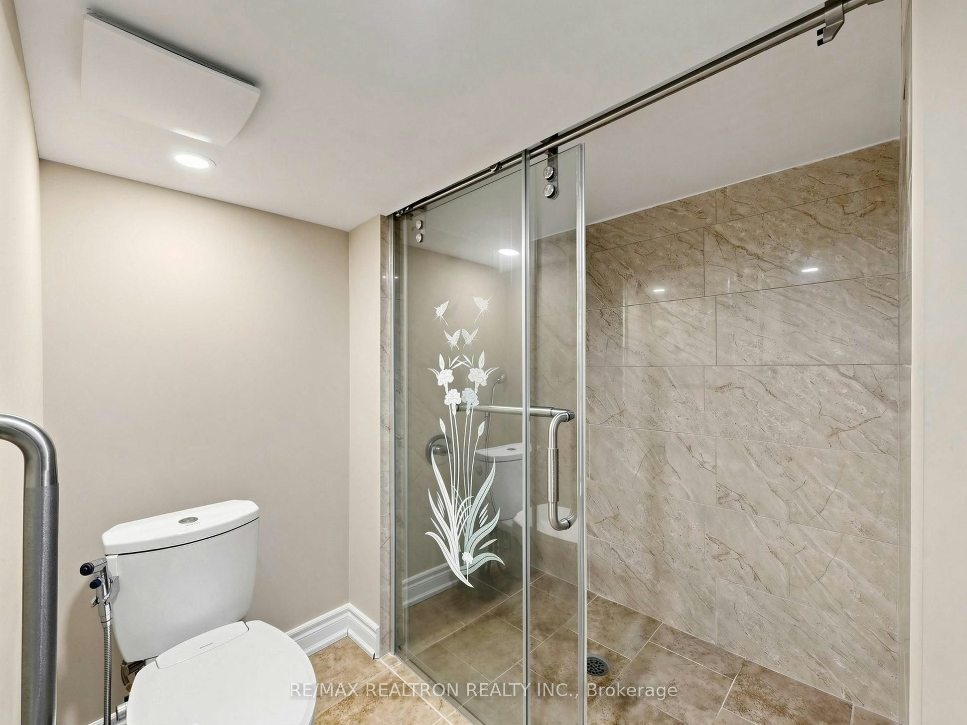 1 Crossroads Drive, Richmond Hill, ON, L4E 5E3 - 41