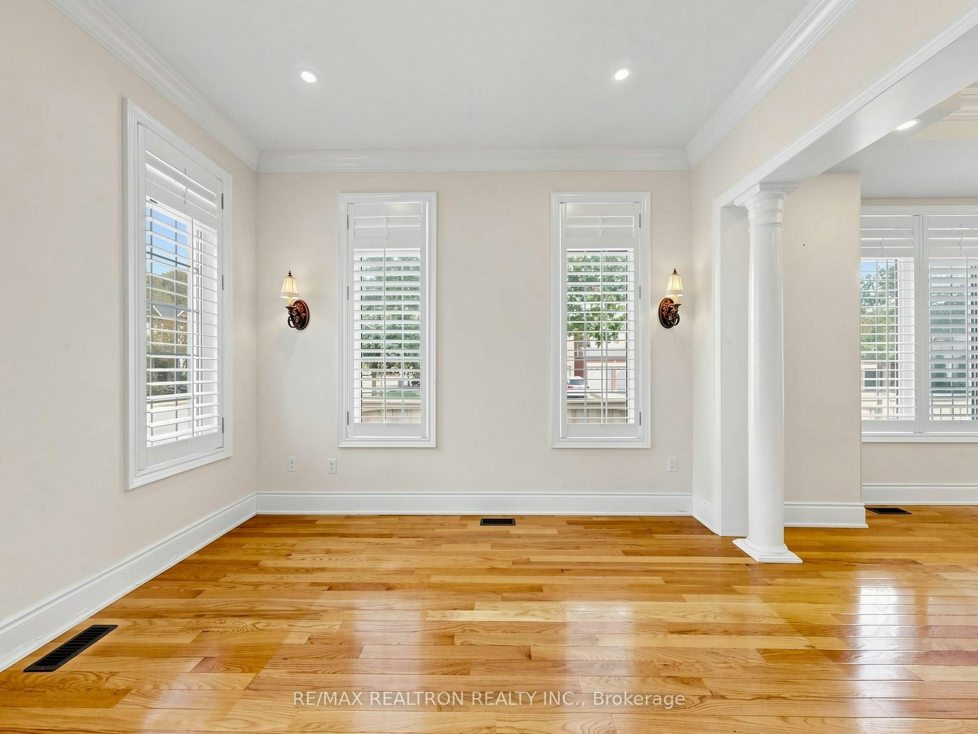 1 Crossroads Drive, Richmond Hill, ON, L4E 5E3 - 4