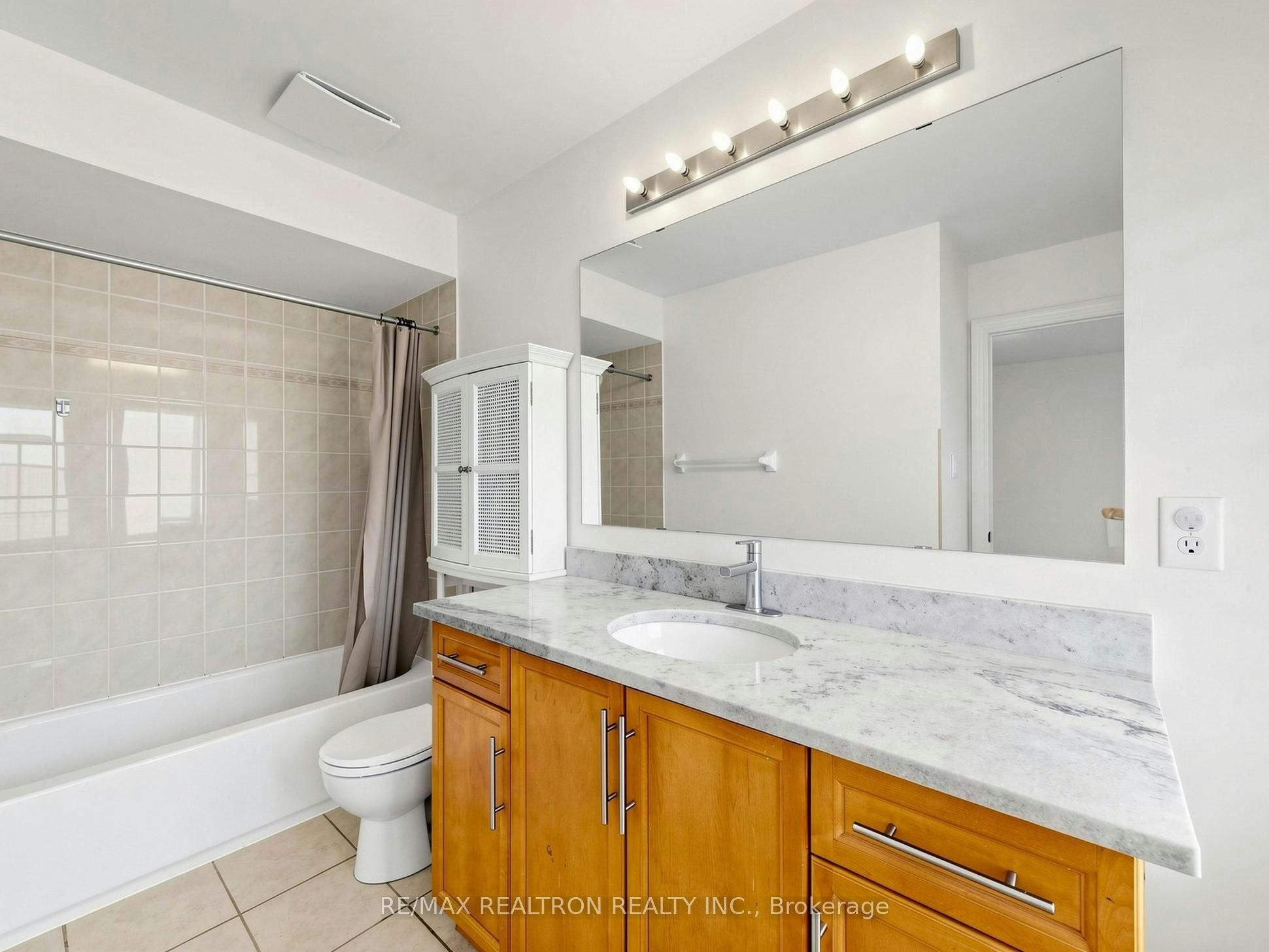 1 Crossroads Drive, Richmond Hill, ON, L4E 5E3 - 33