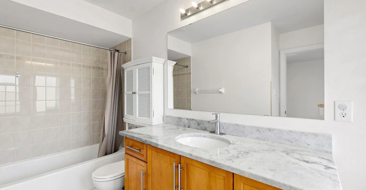 1 Crossroads Drive, Richmond Hill, ON, L4E 5E3 - 33