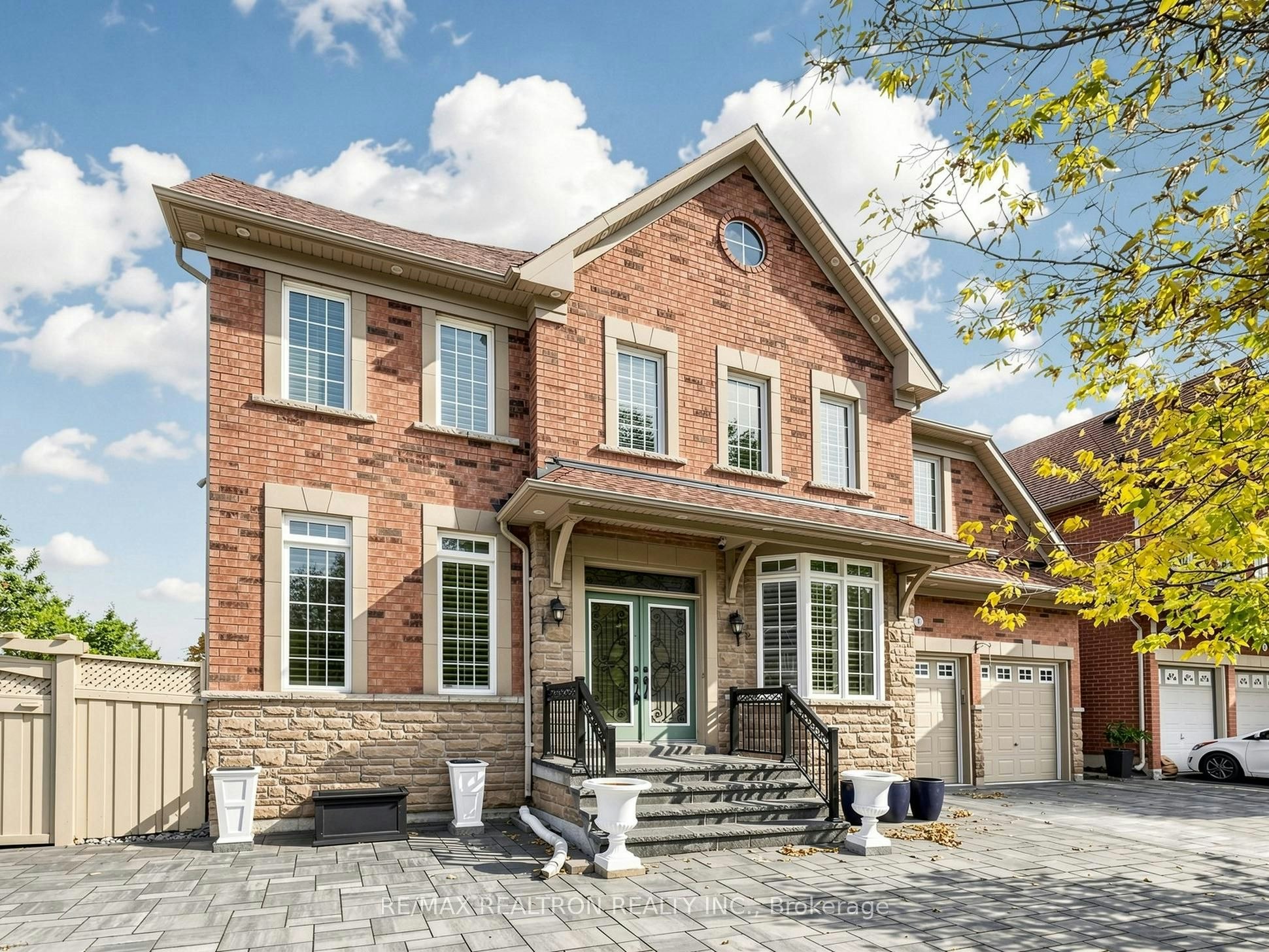 1 Crossroads Drive, Richmond Hill, ON, L4E 5E3 - 2