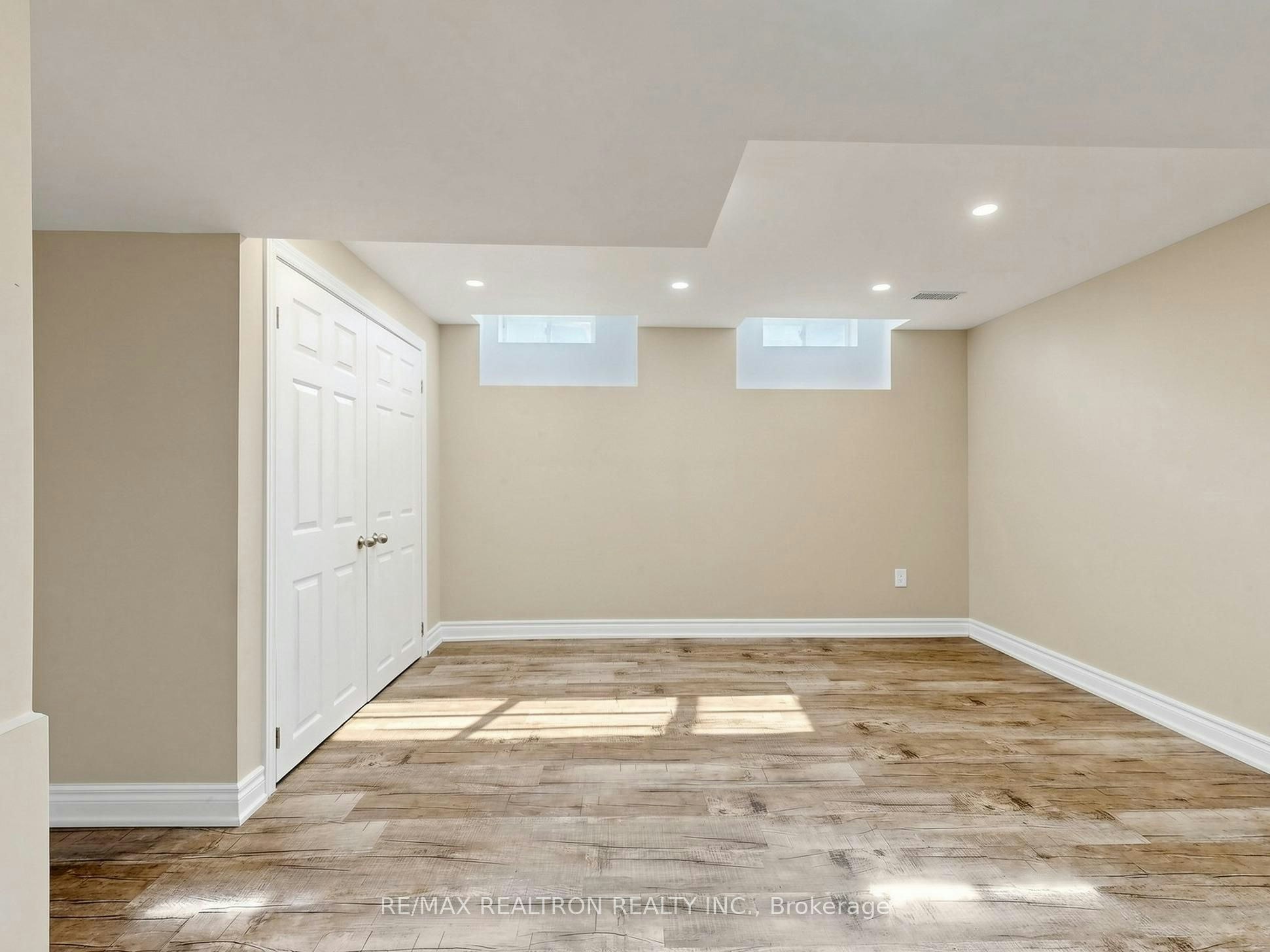 1 Crossroads Drive, Richmond Hill, ON, L4E 5E3 - 39