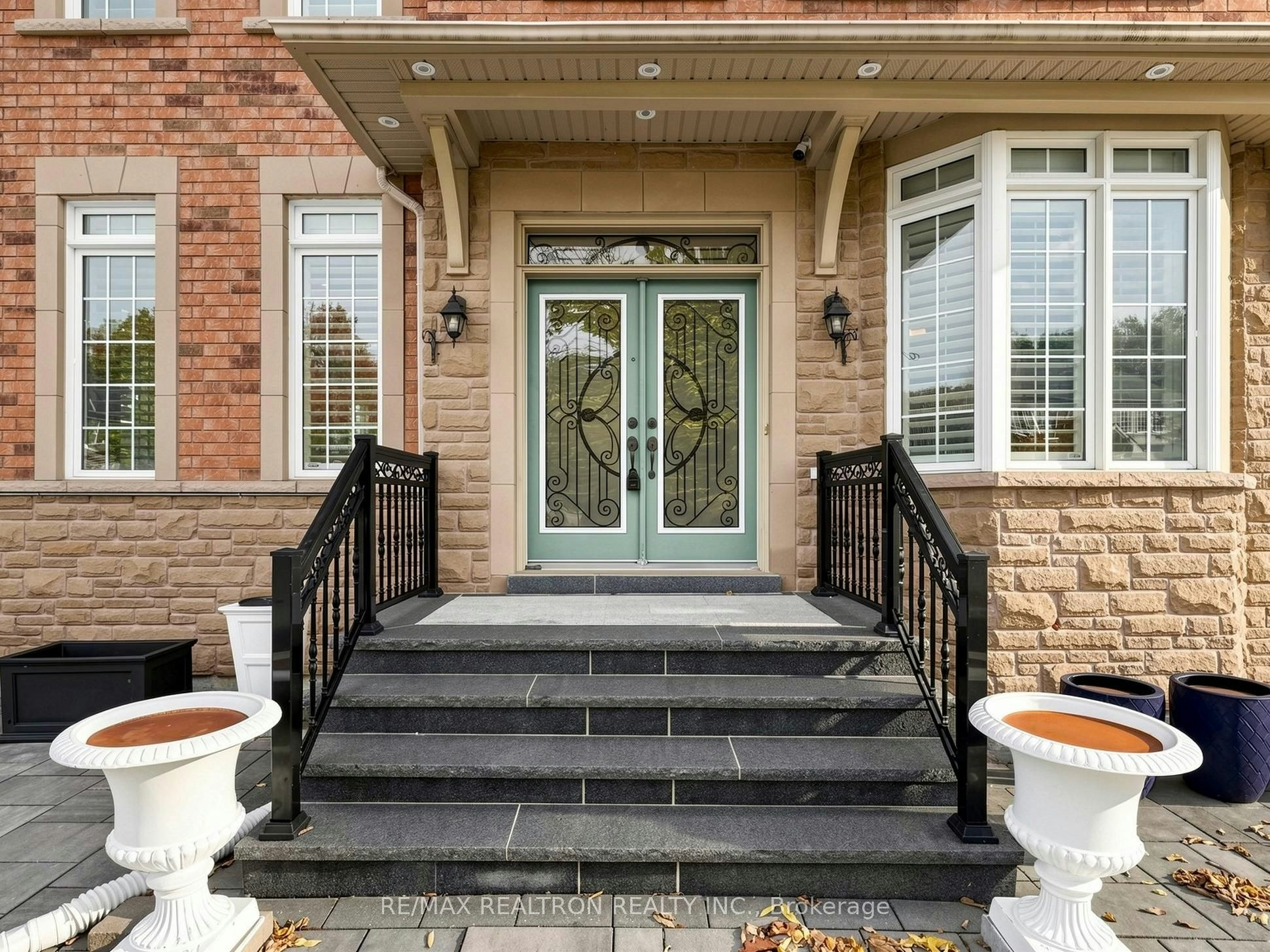 1 Crossroads Drive, Richmond Hill, ON, L4E 5E3 - 3