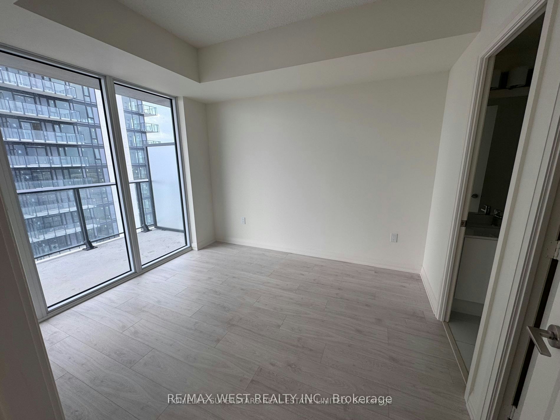 2302-8960 Jane Street, Vaughan, ON, L4K 0N9 - 6