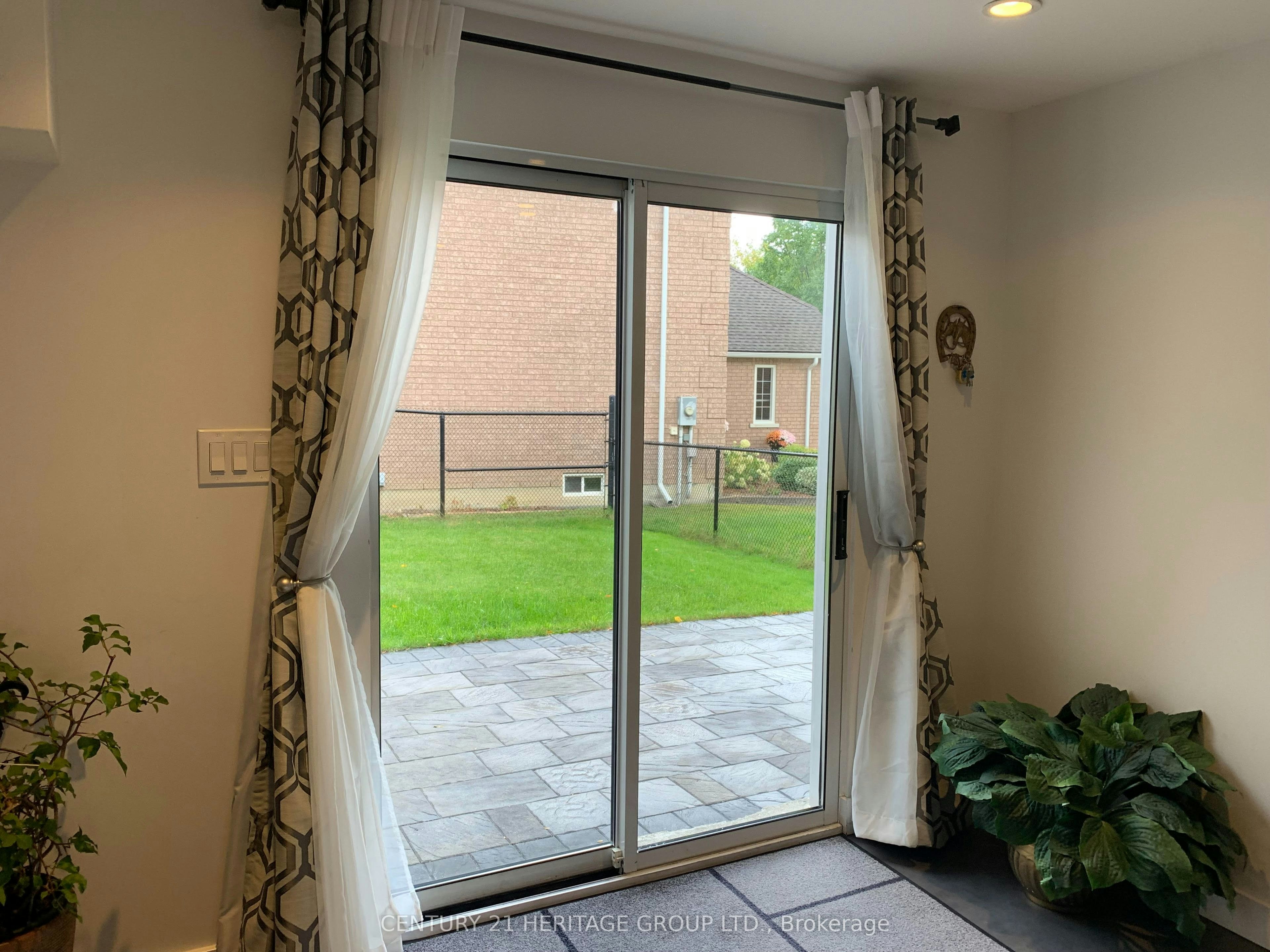 Walk-Out Basement-337 Carruthers Avenue, Newmarket, ON, L3X 2B7 - 5
