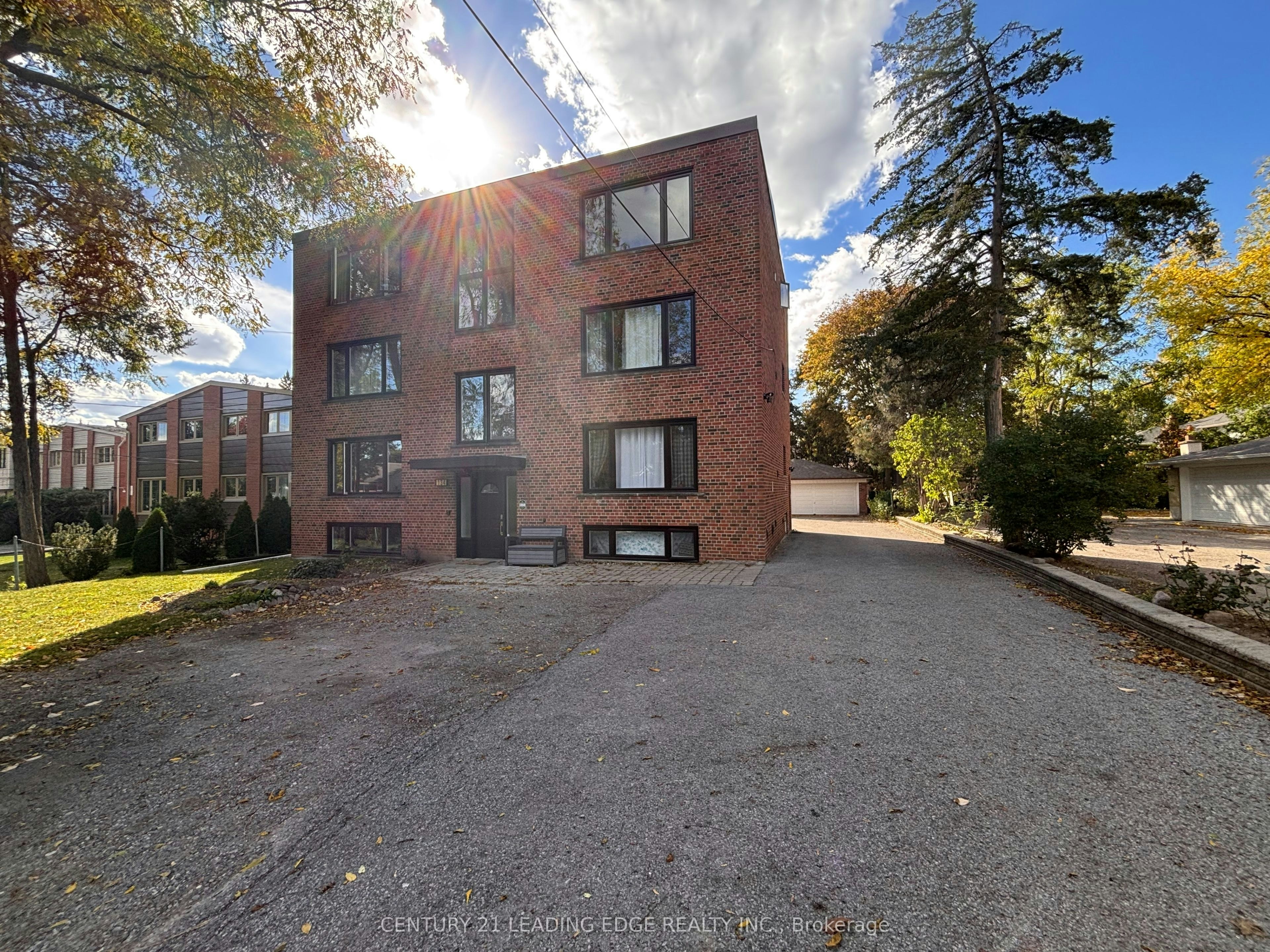 2-134 Lucas Street, Richmond Hill, ON, L4C 4P5