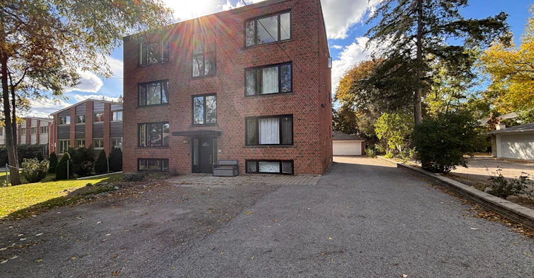 2-134 Lucas Street, Richmond Hill, ON, L4C 4P5