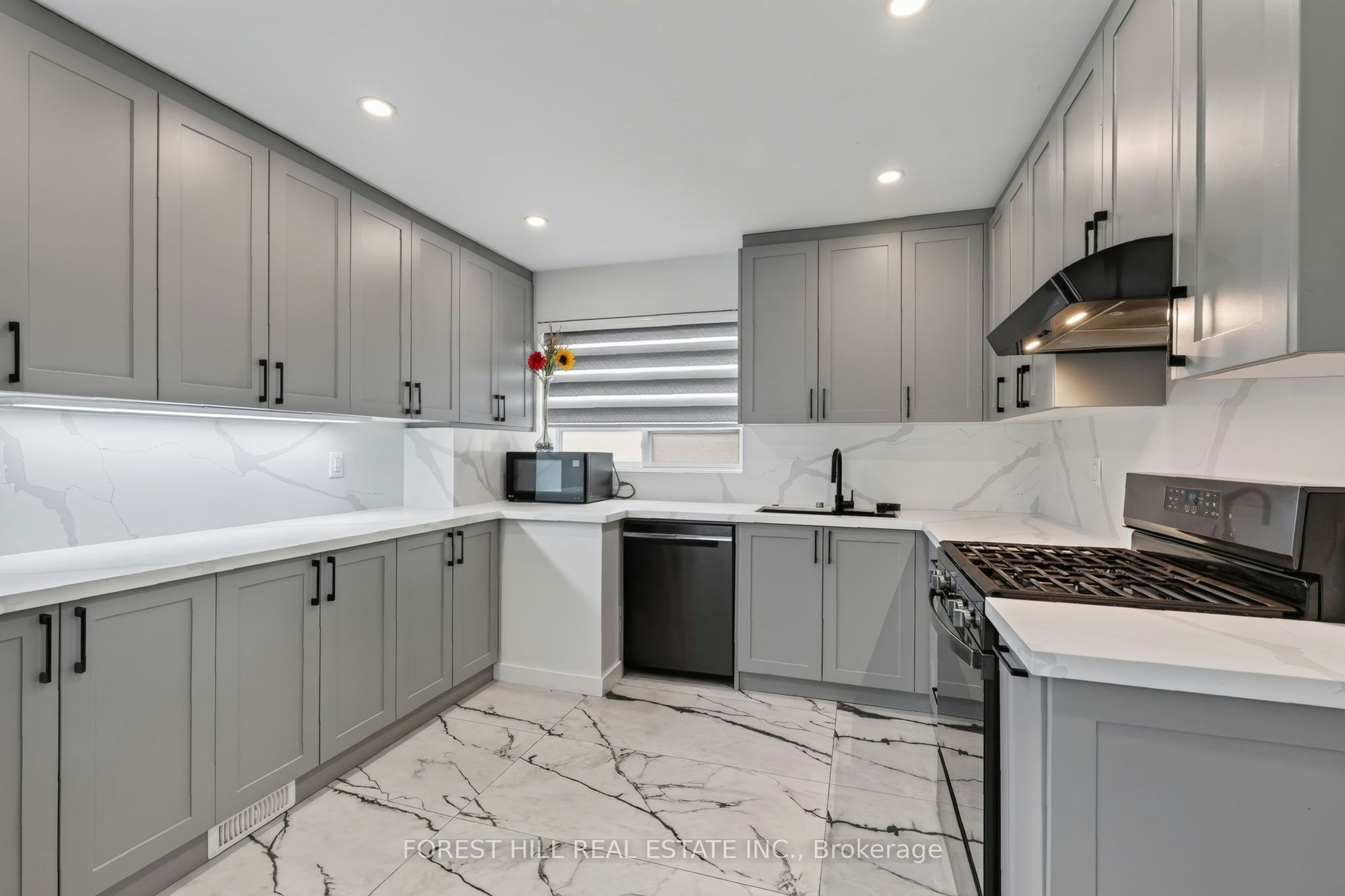 286 Palmer Avenue, Richmond Hill, ON, L4C 1P3 - 2