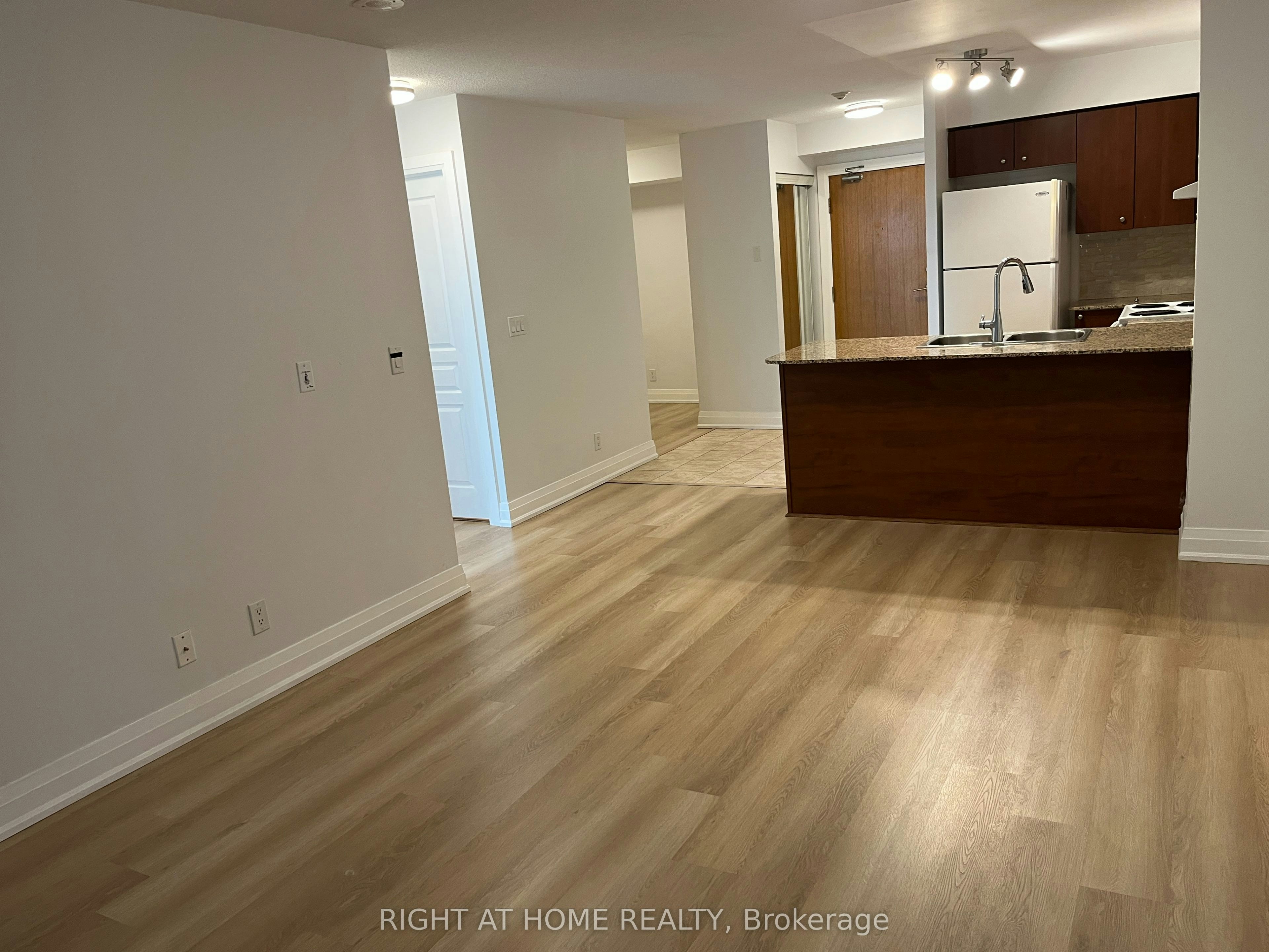 509-75 South Town Centre Boulevard, Markham, ON, L6G 0B3 - 7