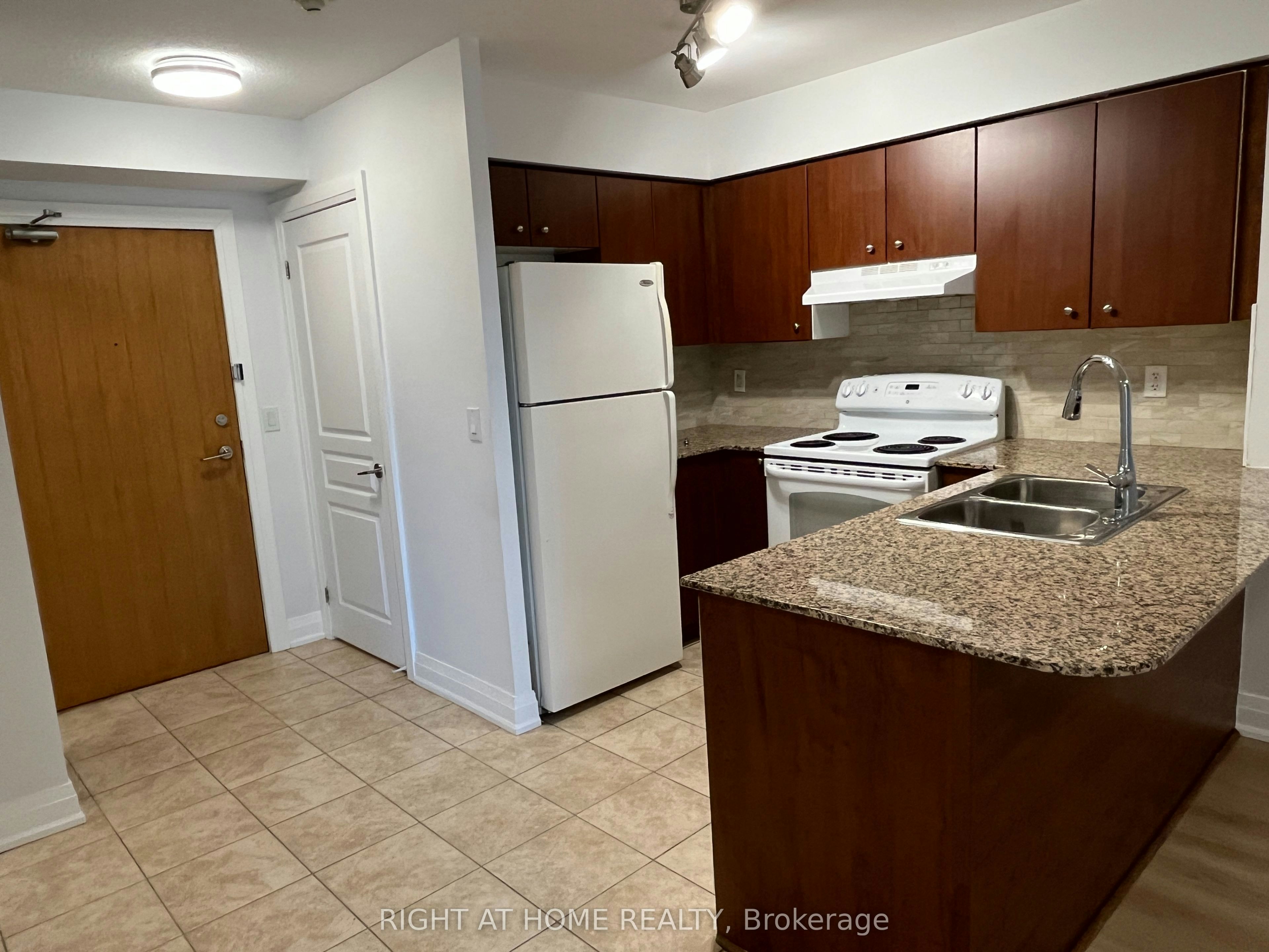 509-75 South Town Centre Boulevard, Markham, ON, L6G 0B3 - 3