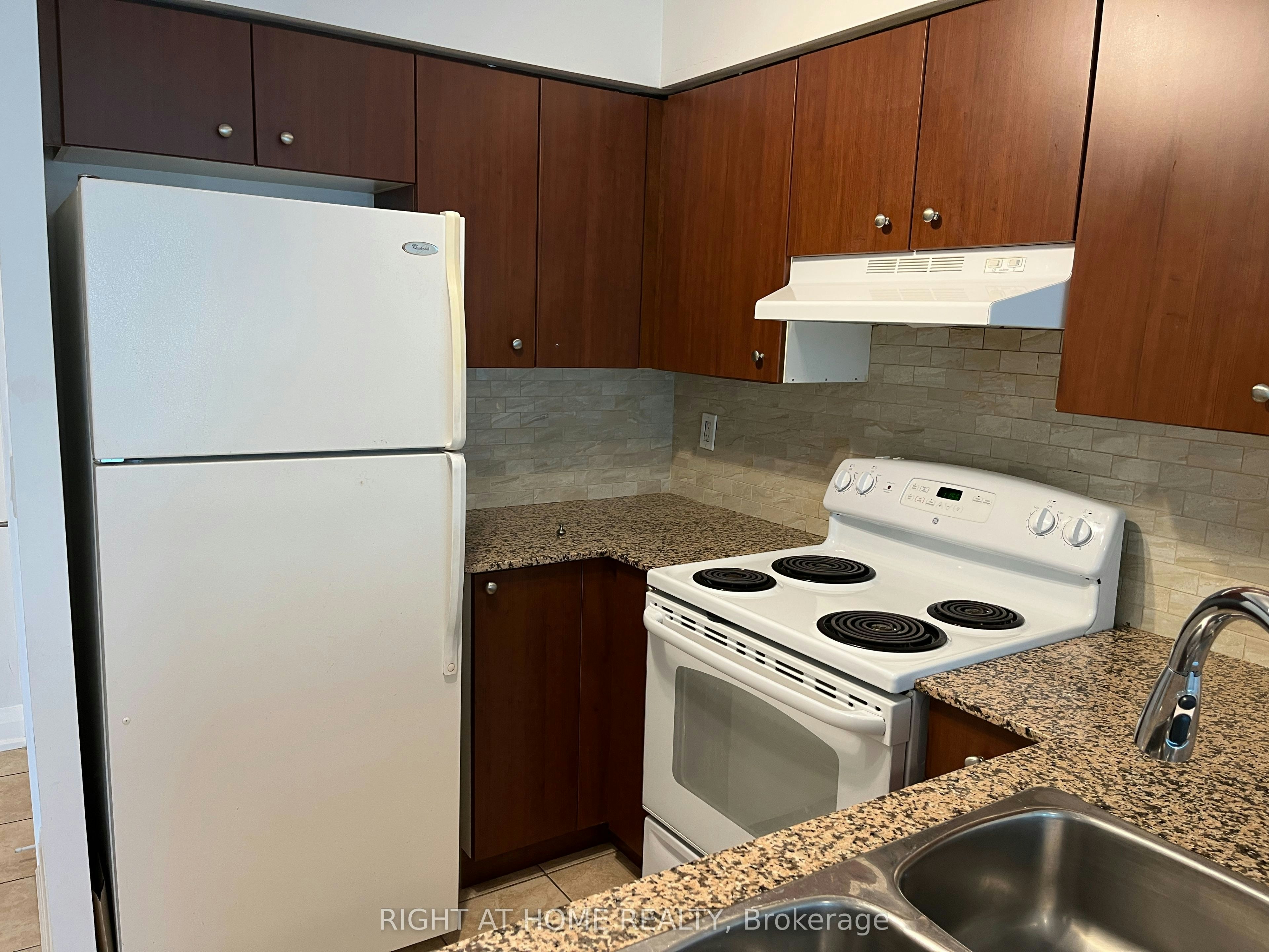 509-75 South Town Centre Boulevard, Markham, ON, L6G 0B3 - 5