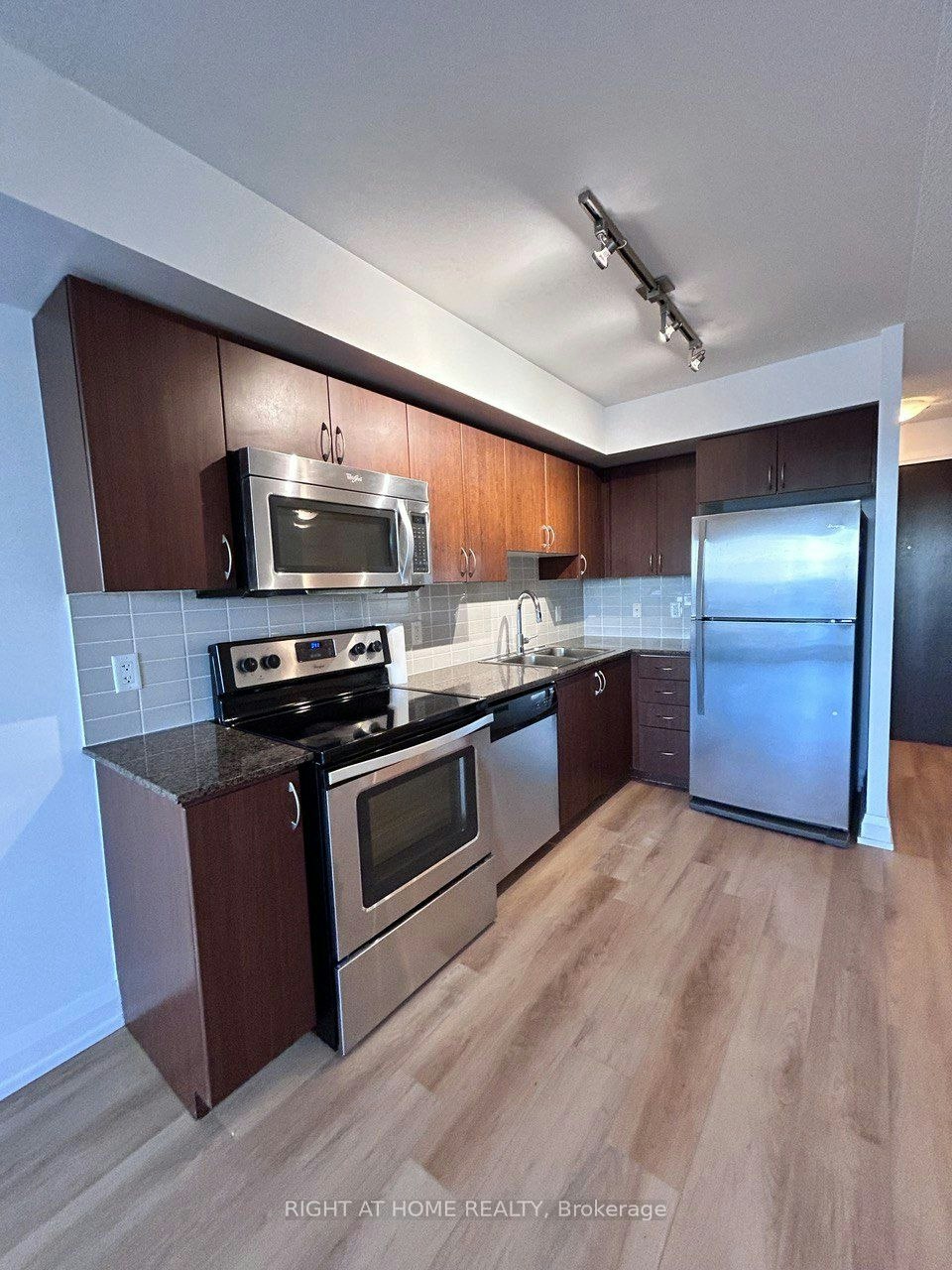 817-370 Highway 7 Avenue E, Richmond Hill, ON, L4B 0C4 - 3