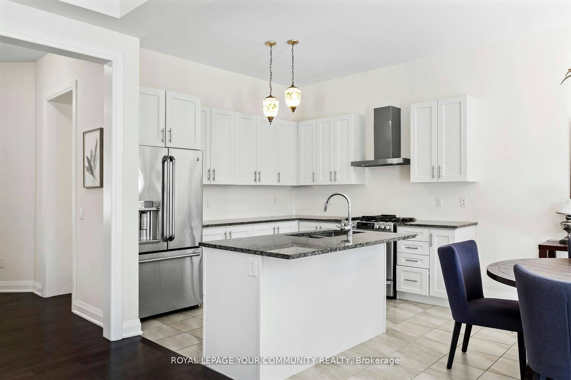 8 Duncombe Lane, Richmond Hill, ON, L4C 1C2 - 41